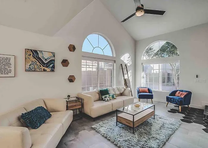 Tpc Westworld Stylish 4 Bed Private Hottub Apartment