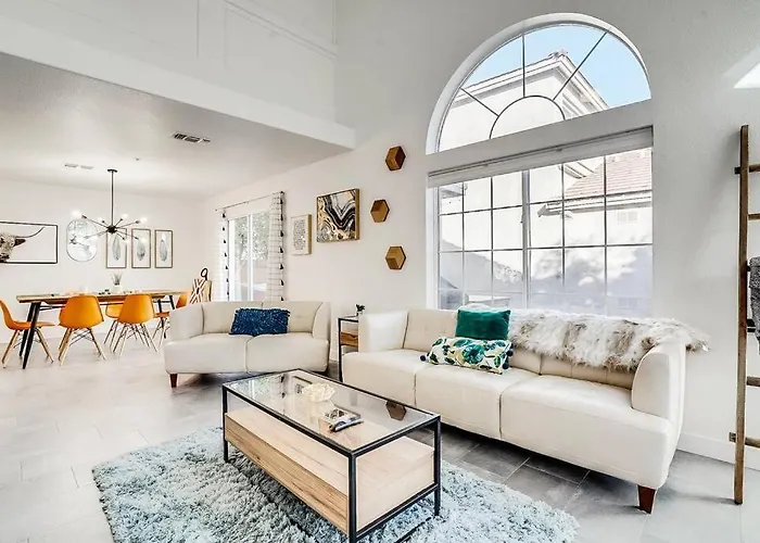 Tpc Westworld Stylish 4 Bed Private Hottub Apartment
